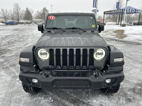Used 2019 Jeep Wrangler Unlimited Sport image 9