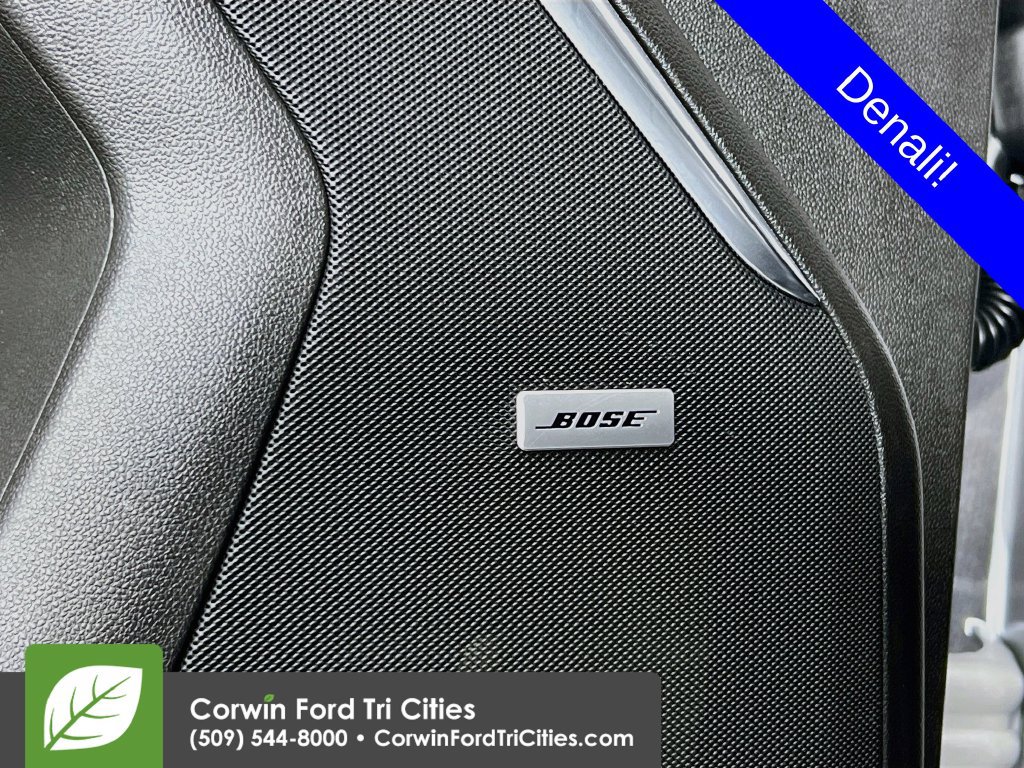 Used 2021 GMC Yukon Denali w/ Denali Premium Package AWD/4WD image 12