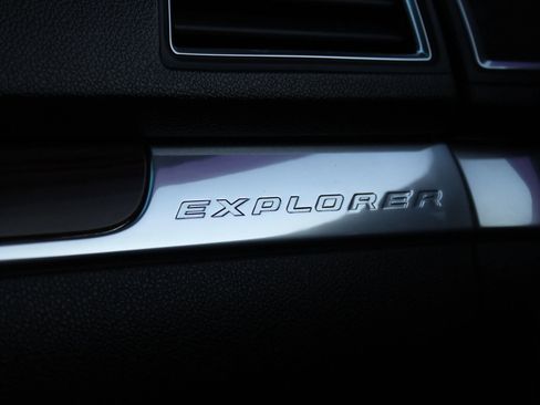 Used 2017 Ford Explorer Limited image 35