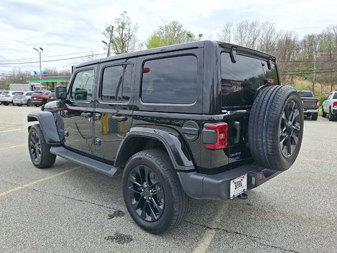 Certified 2025 Jeep Wrangler Unlimited Sahara AWD/4WD image 22