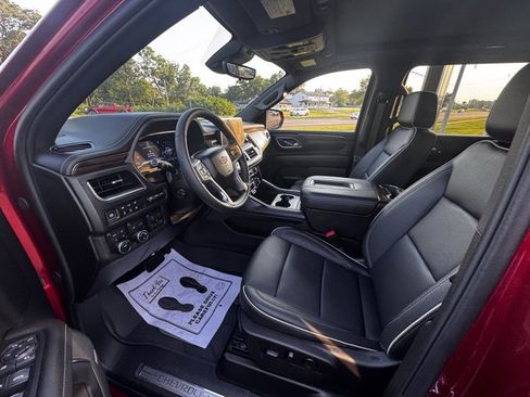 Used 2024 Chevrolet Suburban Premier w/ Premium Package image 6