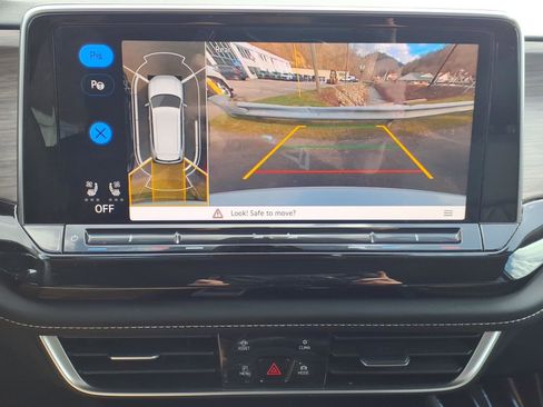 Used 2025 Volkswagen Atlas SEL Premium R-Line image 14