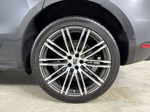Certified 2017 Porsche Macan AWD/4WD image 14