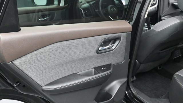 Used 2021 Nissan Rogue SV AWD/4WD image 19