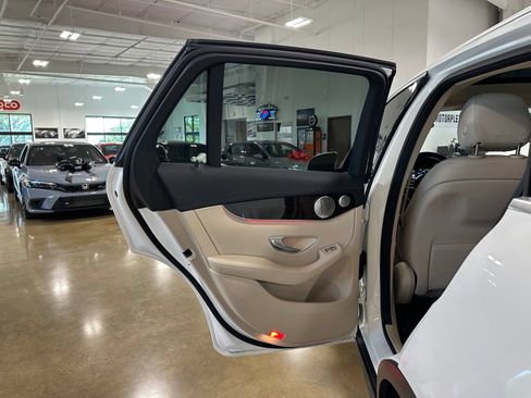 Used 2020 Mercedes-Benz GLC 300 image 35