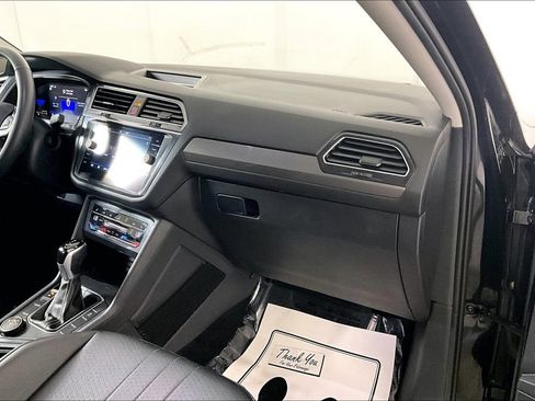 Used 2022 Volkswagen Tiguan SE image 16