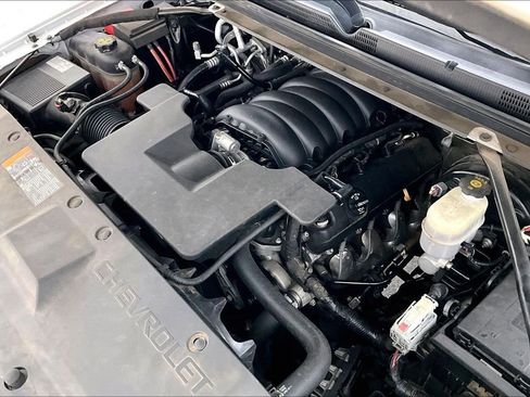 Used 2020 Chevrolet Suburban LT image 43