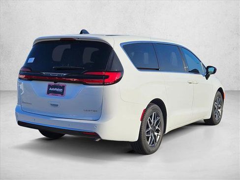 New 2027 Chrysler Pacifica Limited FWD image 2