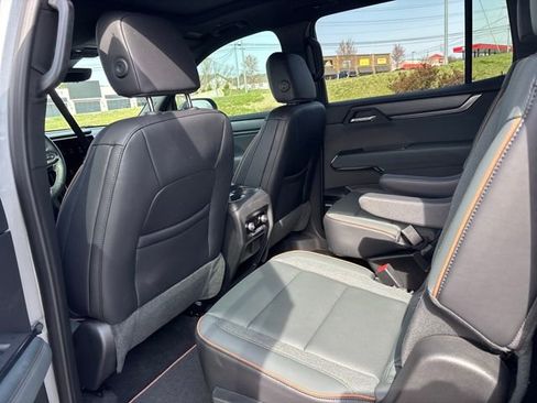 Used 2026 GMC Acadia AT4 w/ Super Cruise Package image 12
