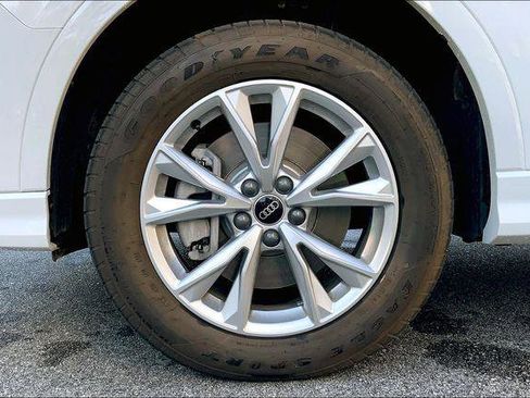 Certified 2024 Audi Q3 2.0T Premium w/ Convenience Package AWD/4WD image 10