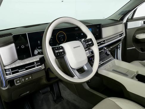 Used 2025 Hyundai Santa Fe Calligraphy FWD image 4