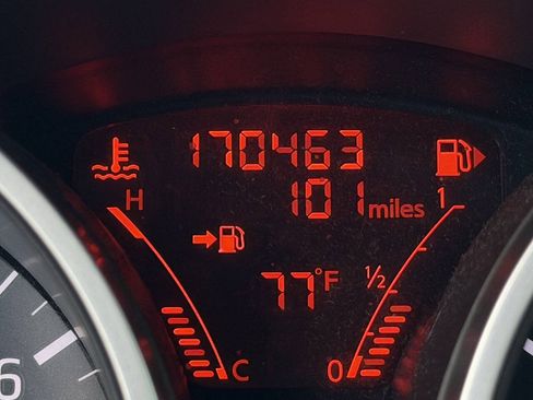 Used 2015 Nissan Juke SV w/ Cold Weather Package AWD/4WD image 17