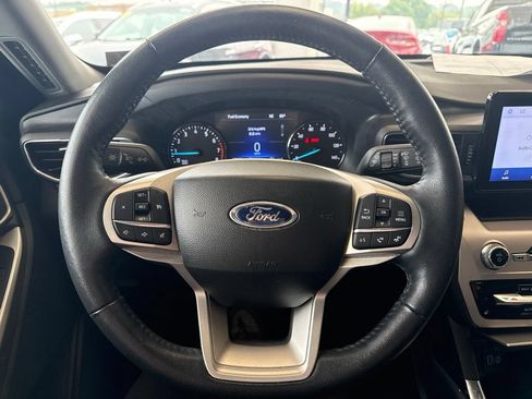 Used 2023 Ford Explorer XLT w/ Equipment Group 202A AWD/4WD image 18