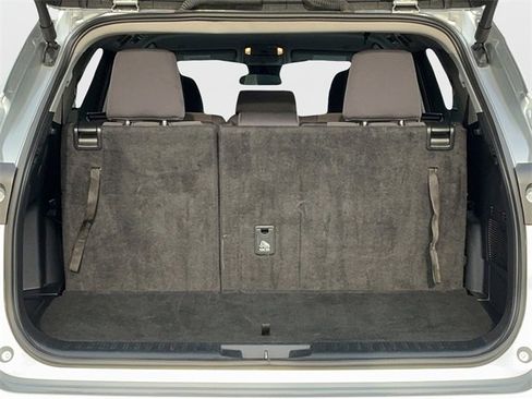 Used 2024 Toyota Highlander LE image 16