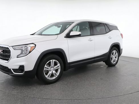Used 2024 GMC Terrain SLE FWD image 3