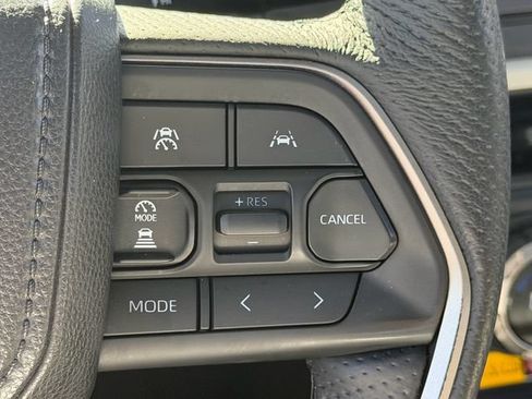 Used 2025 Toyota Tacoma Limited AWD/4WD image 32