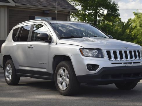 Used 2014 Jeep Compass Sport w/ Power Value Group FWD image 4
