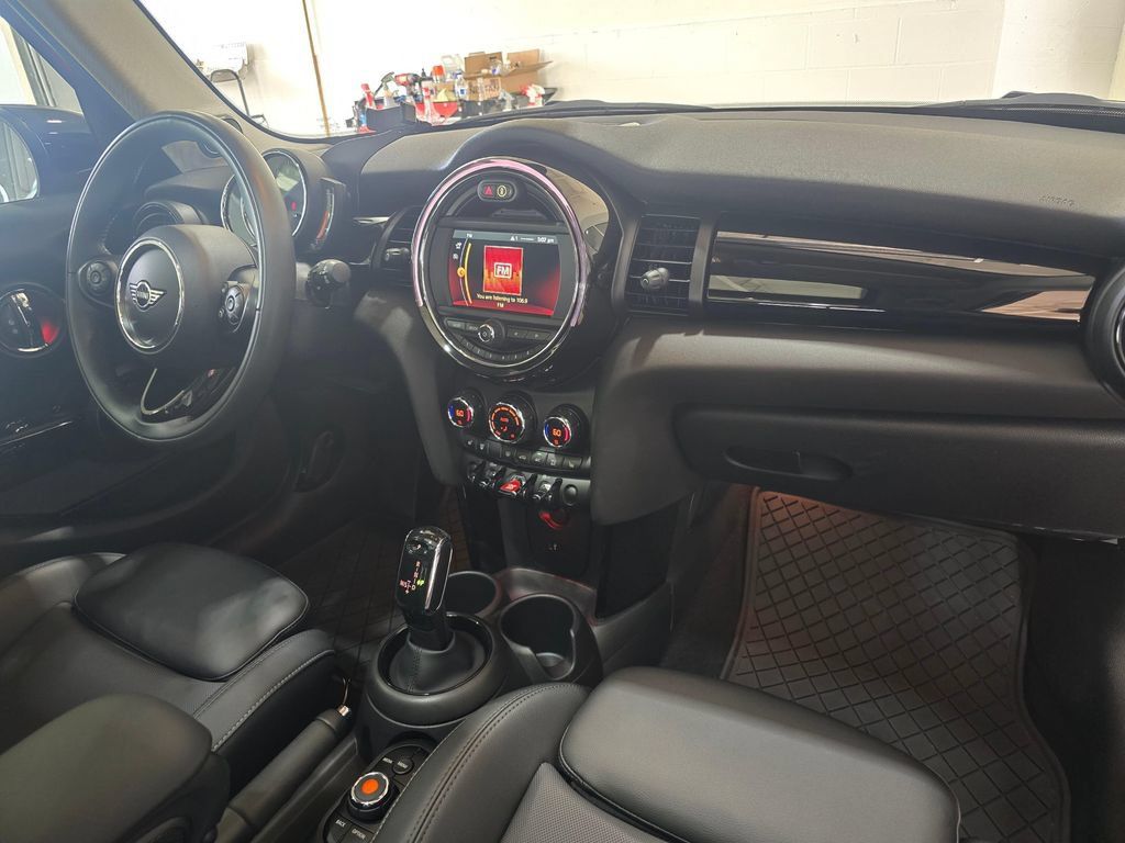 Used 2021 MINI Cooper 4-Door Hardtop w/ Storage Package FWD image 29