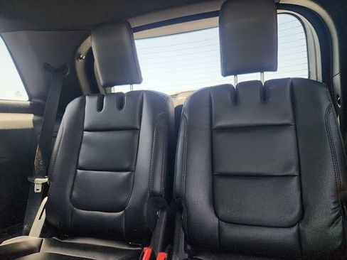 Certified 2019 Ford Explorer XLT w/ Equipment Group 202A AWD/4WD image 28