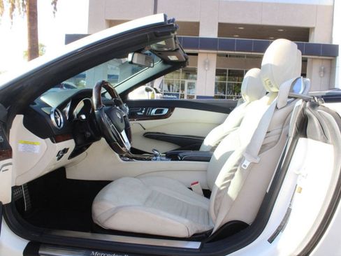 Used 2014 Mercedes-Benz SL 550 w/ Driver Assistance Package image 22
