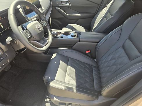 New 2026 Nissan Rogue Platinum w/ Platinum Premium Package AWD/4WD image 9