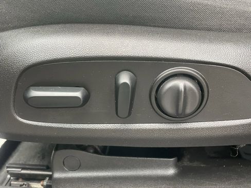 Used 2018 Chevrolet Traverse LT image 30