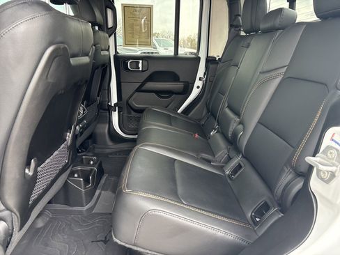 Used 2025 Jeep Gladiator Sport image 15