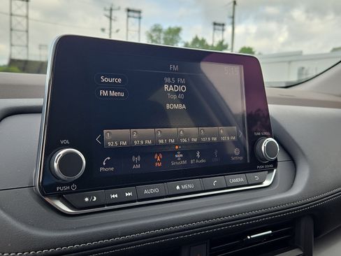 Used 2023 Nissan Rogue SV AWD/4WD image 16