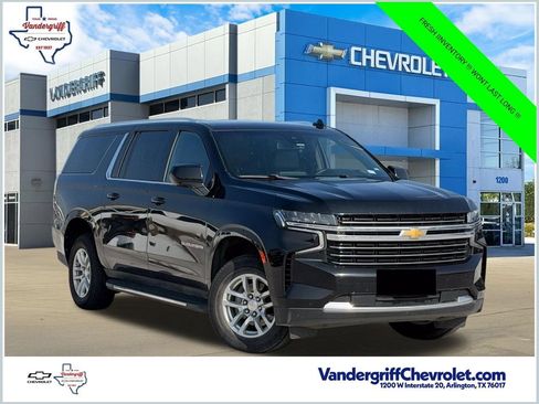 Used 2024 Chevrolet Suburban LT RWD image 1