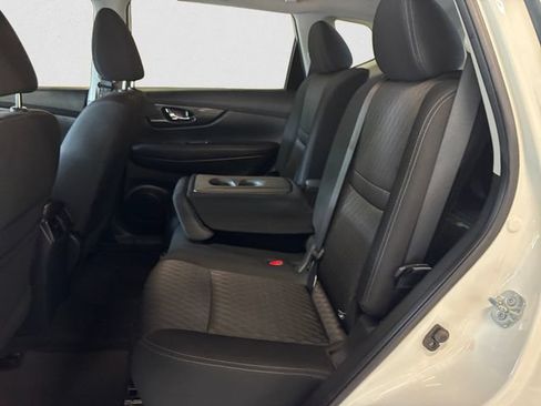 Used 2017 Nissan Rogue SV w/ SV Premium Package AWD/4WD image 14
