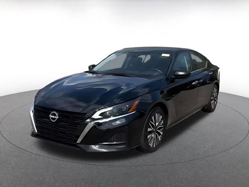 Used 2025 Nissan Altima 2.5 SV image 7