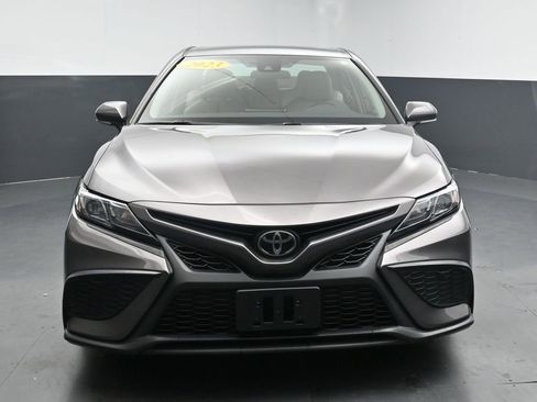 Used 2023 Toyota Camry SE image 3