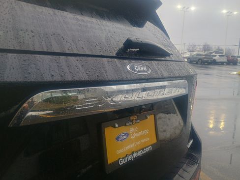Used 2022 Ford Explorer XLT w/ Equipment Group 202A image 9
