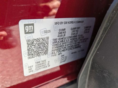 Used 2025 Chevrolet Trax LT w/ LT Convenience Package image 32