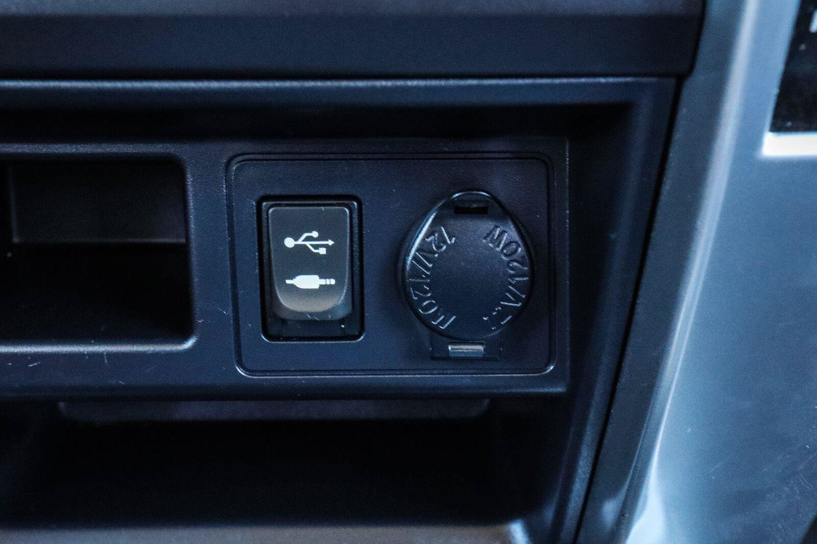 Used 2015 Toyota 4Runner SR5 AWD/4WD image 12