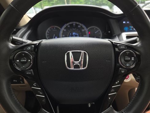 Used 2016 Honda Accord Touring image 15