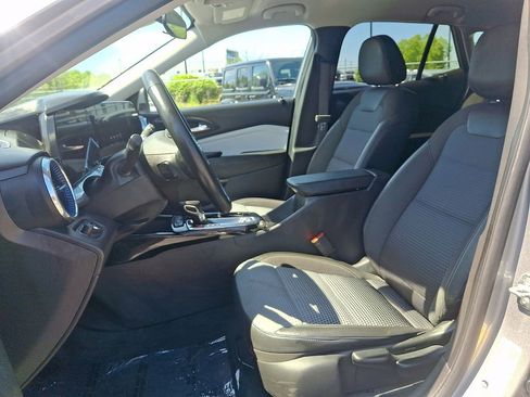 Used 2025 Chevrolet Trax LT w/ LT Convenience Package FWD image 15