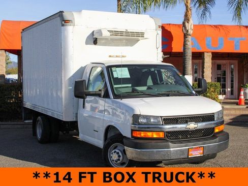 Used 2016 Chevrolet Express 4500 w/ Chrome Appearance Package RWD image 2