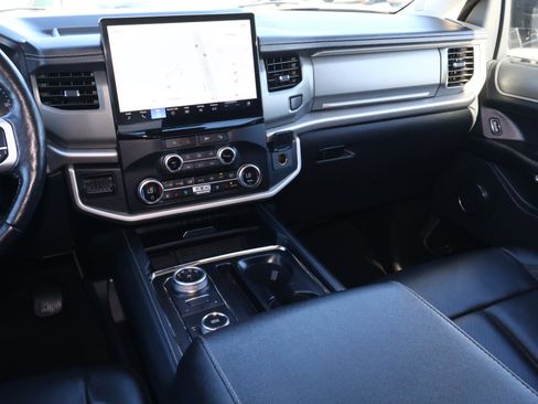 Used 2023 Ford Expedition XLT image 11