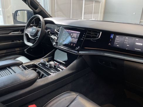 Used 2023 Jeep Wagoneer 4WD w/ Convenience Group I image 37