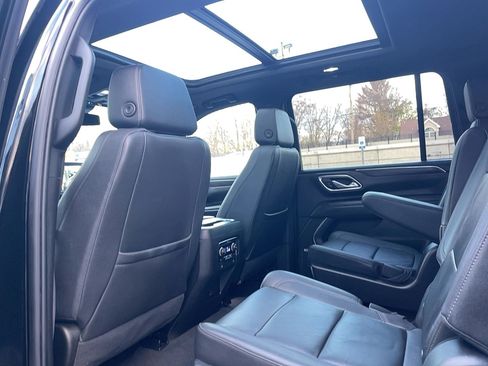 Used 2023 Chevrolet Suburban Z71 w/ Luxury Package image 6