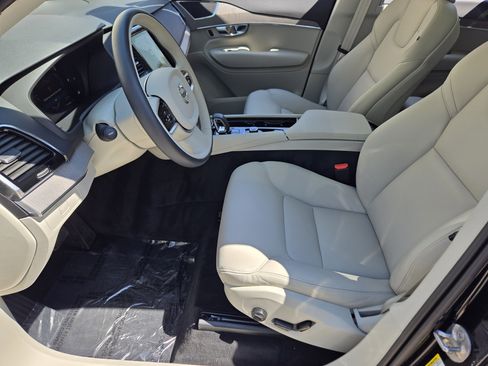 Certified 2025 Volvo XC90 B5 Plus w/ Protection Package Premier image 17