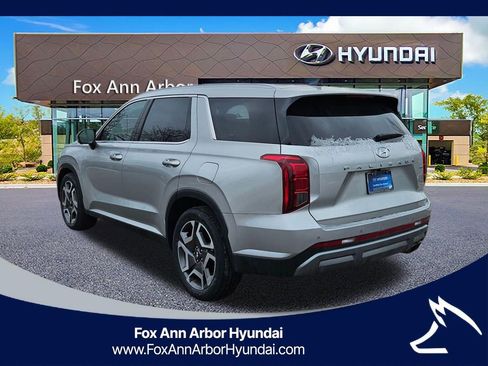 Used 2024 Hyundai Palisade SEL w/ Premium Package AWD/4WD image 3