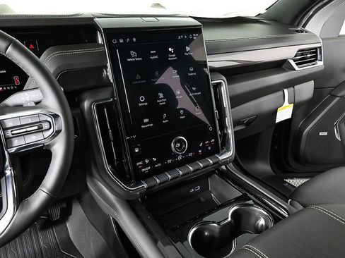 New 2026 GMC Yukon Elevation image 13