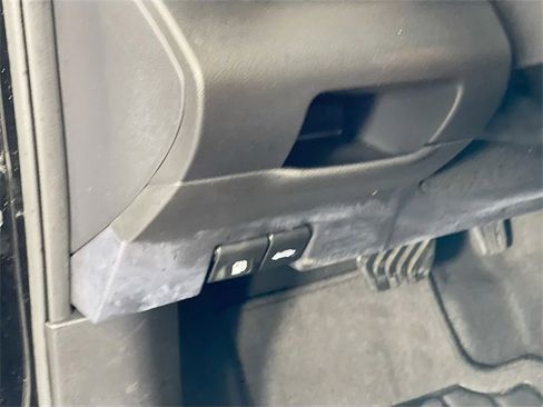 Used 2022 Nissan Kicks SV image 11