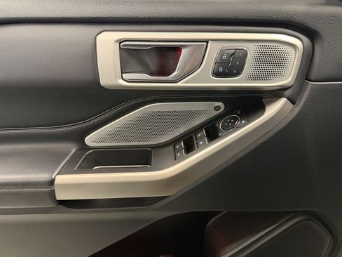 Used 2022 Ford Explorer Limited w/ Limited Technology Package image 22