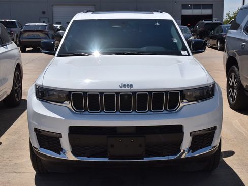 Used 2022 Jeep Grand Cherokee L Limited w/ Luxury Tech Group II RWD image 3