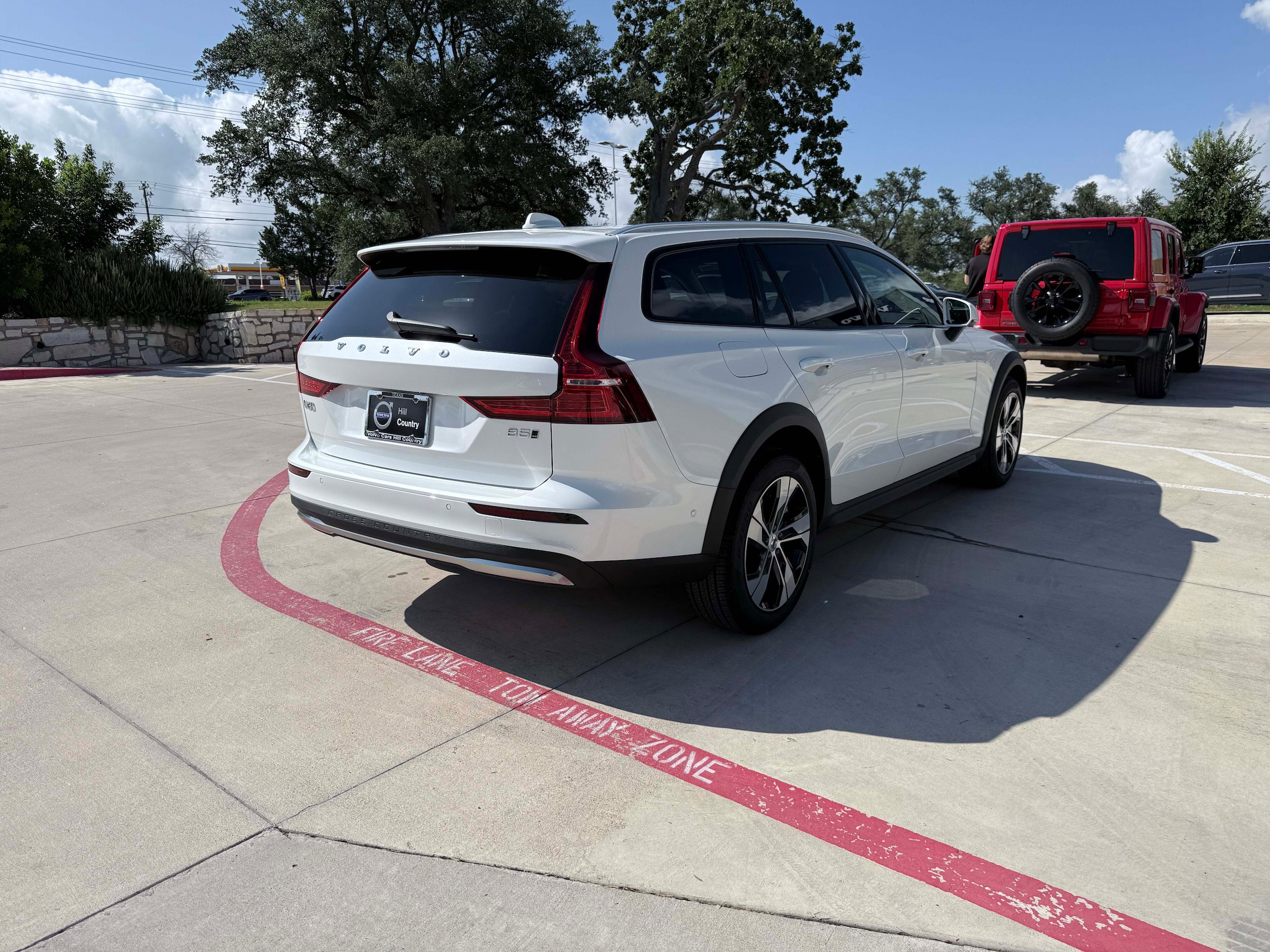 New 2026 Volvo V60 B5 Cross Country Plus w/ Climate Package AWD/4WD image 6
