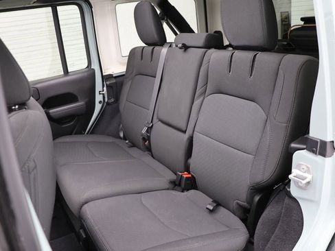 Used 2023 Jeep Wrangler Unlimited w/ Sun & Screen Package image 12