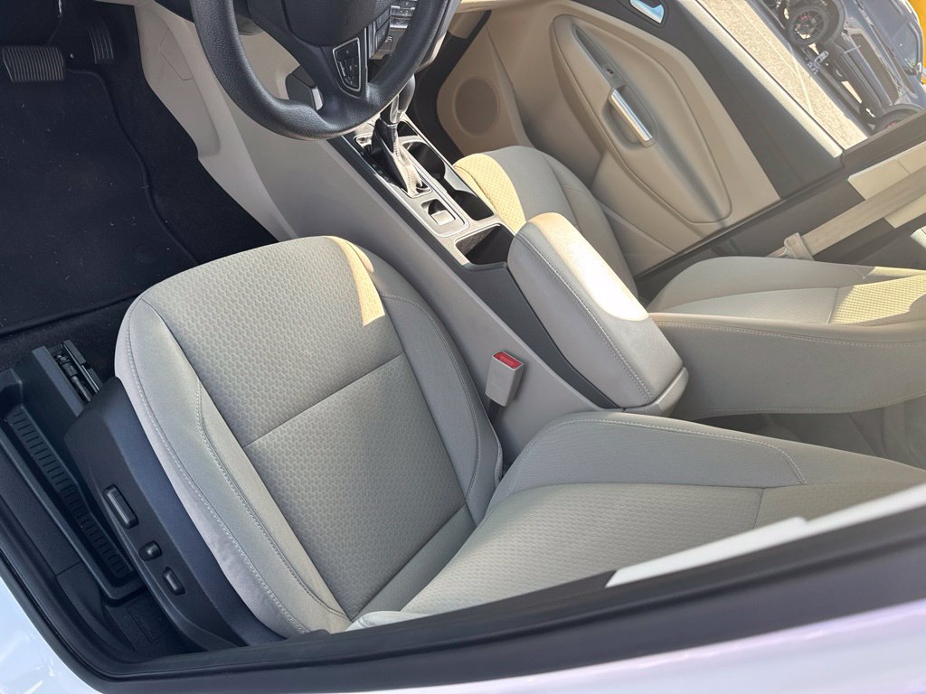 Used 2018 Ford Escape SE w/ SE Sync 3 Package FWD image 9